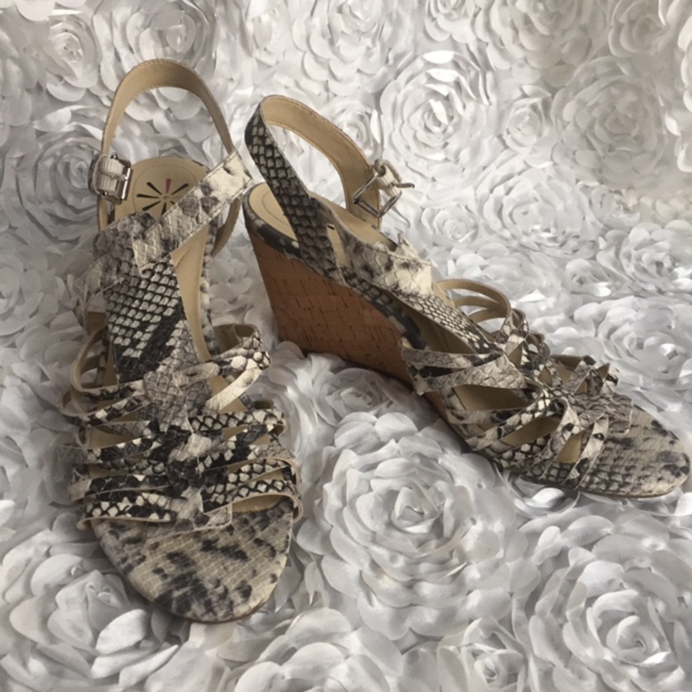 Issac Mizrahi snake skin strappy sandals!‎